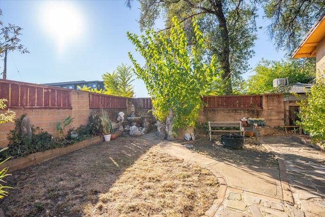 385 Manzanita Lane, Redding, CA 96002