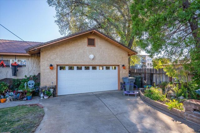 385 Manzanita Lane, Redding, CA 96002