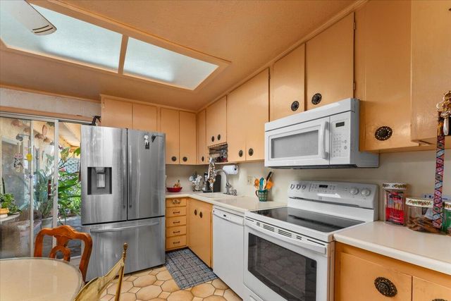385 Manzanita Lane, Redding, CA 96002