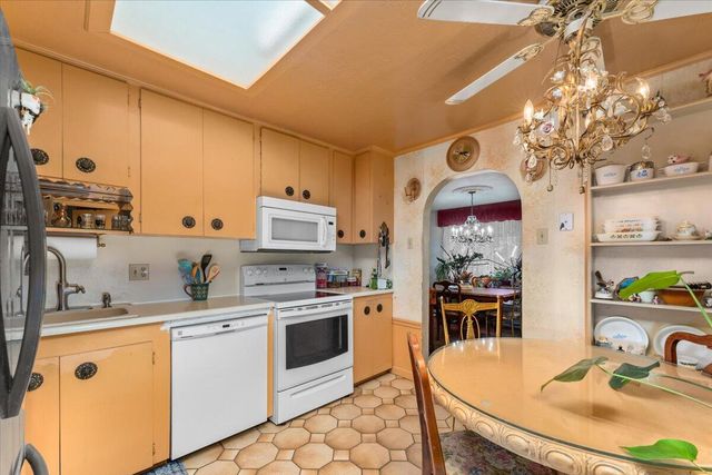 385 Manzanita Lane, Redding, CA 96002