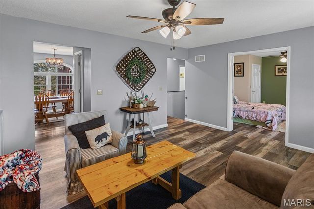 124 Evergreen Court, Brighton, IL 62012