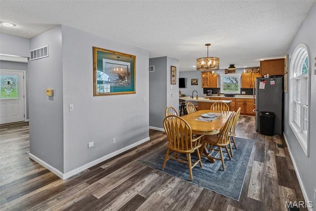 124 Evergreen Court, Brighton, IL 62012