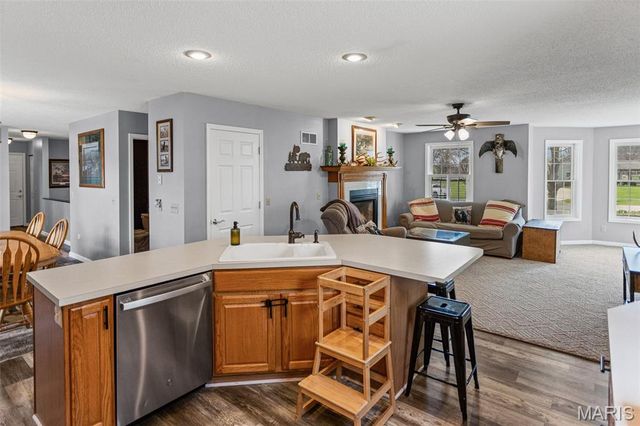 124 Evergreen Court, Brighton, IL 62012