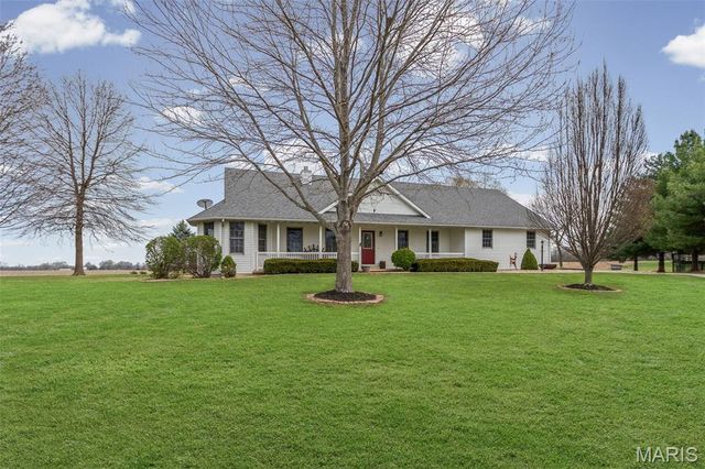 124 Evergreen Court, Brighton, IL 62012