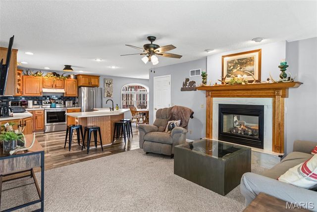 124 Evergreen Court, Brighton, IL 62012