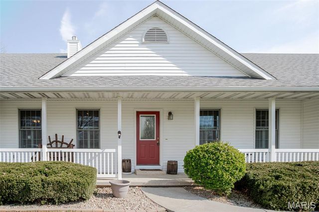 124 Evergreen Court, Brighton, IL 62012