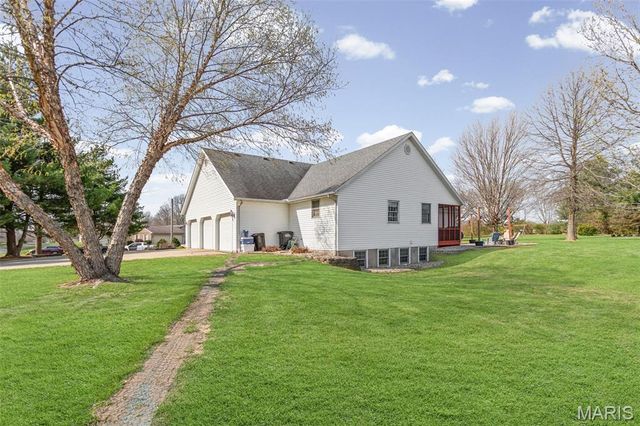 124 Evergreen Court, Brighton, IL 62012