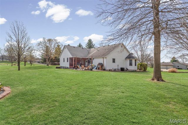 124 Evergreen Court, Brighton, IL 62012