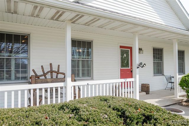 124 Evergreen Court, Brighton, IL 62012