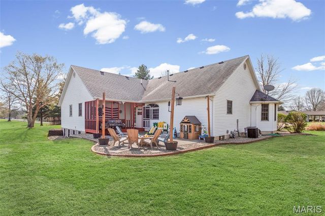 124 Evergreen Court, Brighton, IL 62012