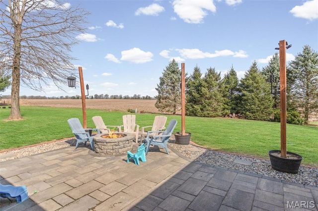 124 Evergreen Court, Brighton, IL 62012