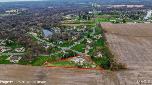 124 Evergreen Court, Brighton, IL 62012