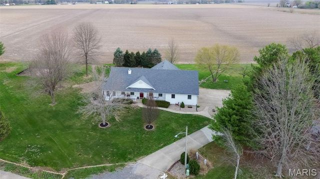 124 Evergreen Court, Brighton, IL 62012