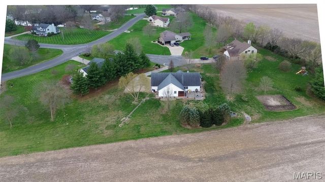 124 Evergreen Court, Brighton, IL 62012