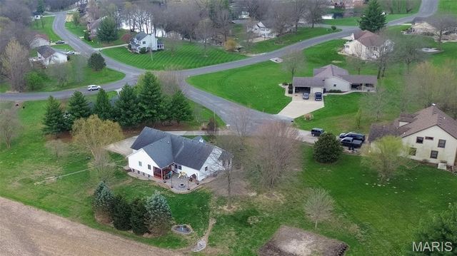 124 Evergreen Court, Brighton, IL 62012