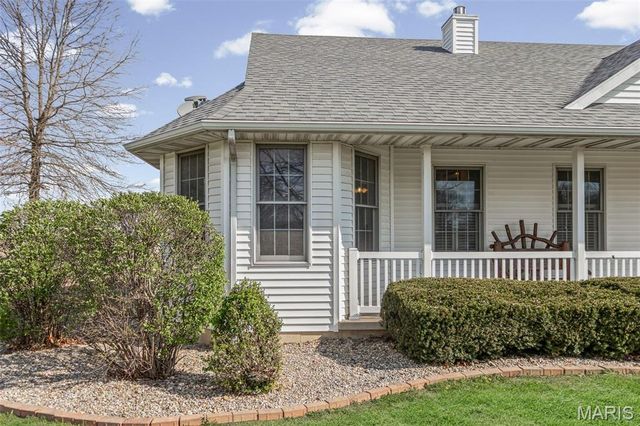 124 Evergreen Court, Brighton, IL 62012