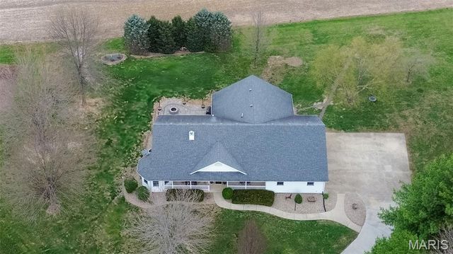 124 Evergreen Court, Brighton, IL 62012