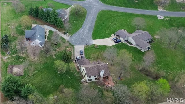 124 Evergreen Court, Brighton, IL 62012