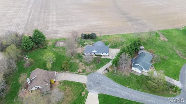 124 Evergreen Court, Brighton, IL 62012