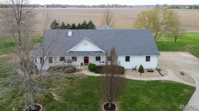 124 Evergreen Court, Brighton, IL 62012