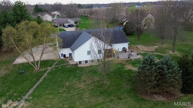 124 Evergreen Court, Brighton, IL 62012