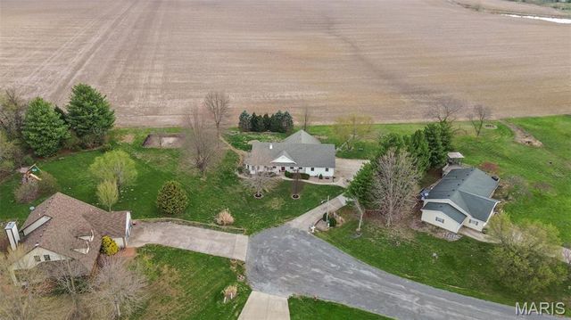 124 Evergreen Court, Brighton, IL 62012