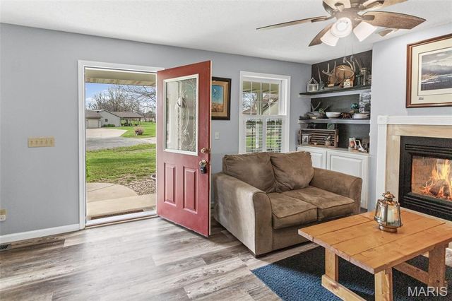 124 Evergreen Court, Brighton, IL 62012