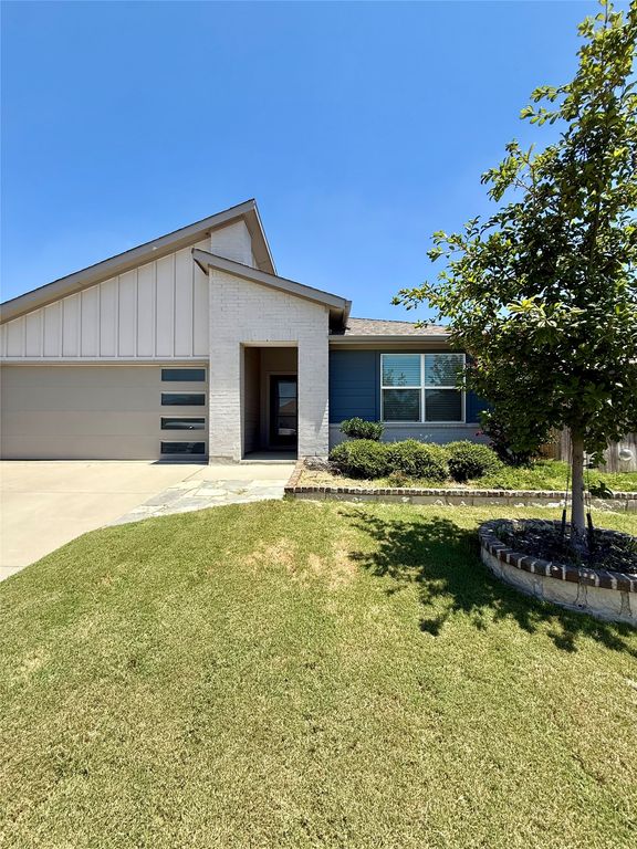 9328 Herringbone Drive, Fort Worth, TX 76131