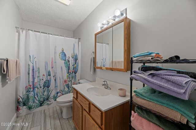 132 Oakley Drive, New Bern, NC 28560