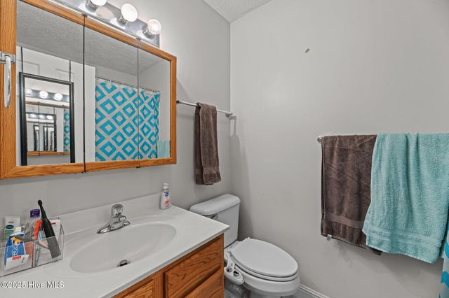 132 Oakley Drive, New Bern, NC 28560