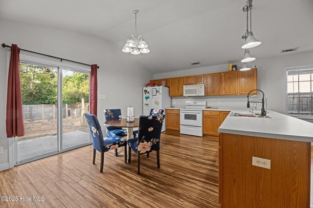 132 Oakley Drive, New Bern, NC 28560