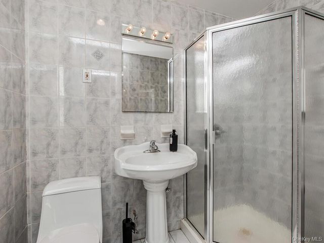 709 Warburton Ave 3B, Yonkers, NY 10701