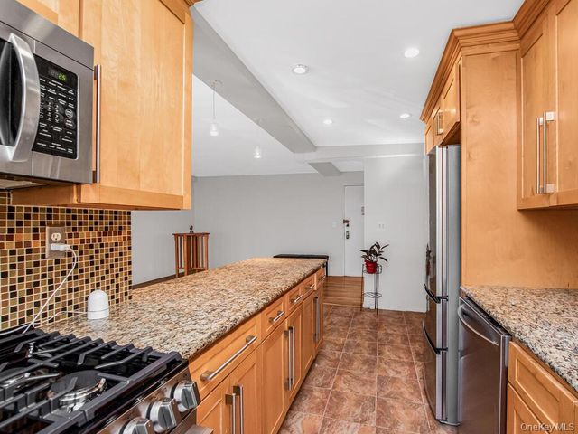 709 Warburton Ave 3B, Yonkers, NY 10701