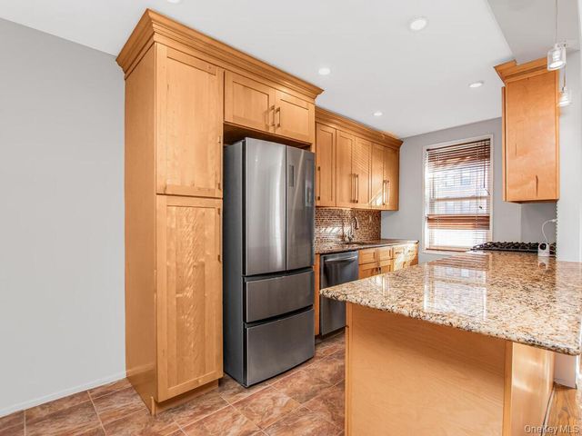 709 Warburton Ave 3B, Yonkers, NY 10701