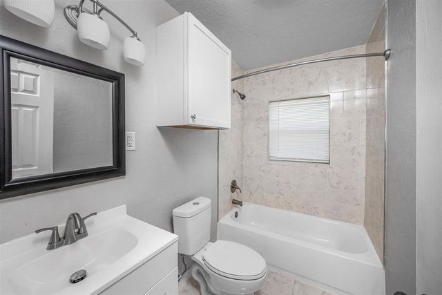 2140 NW SMITH AVE, Lawton, OK 73505