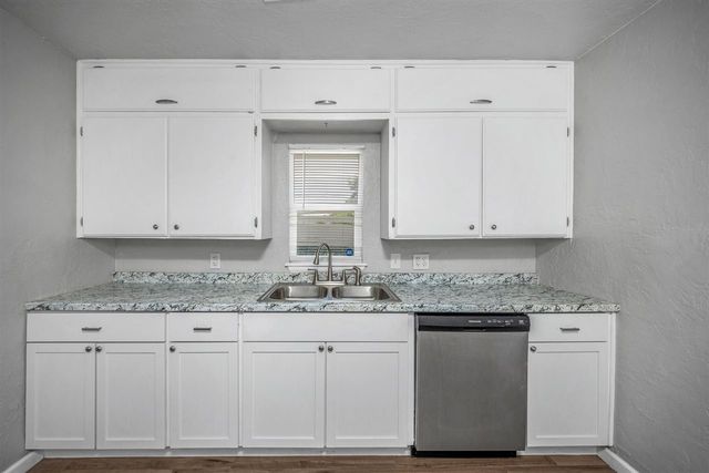 2140 NW SMITH AVE, Lawton, OK 73505