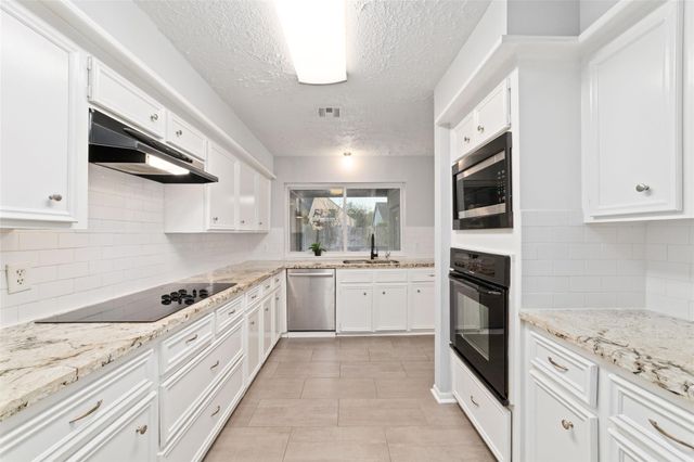 7107 Plaza Del Sol Drive, Houston, TX 77083