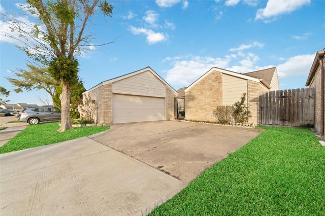 7107 Plaza Del Sol Drive, Houston, TX 77083