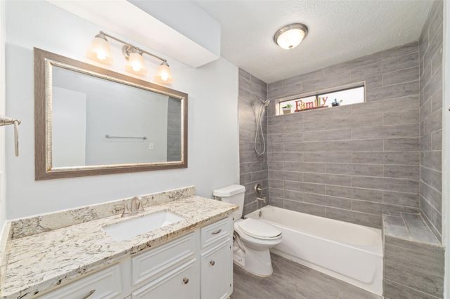 7107 Plaza Del Sol Drive, Houston, TX 77083