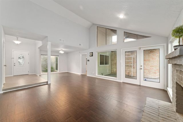 7107 Plaza Del Sol Drive, Houston, TX 77083