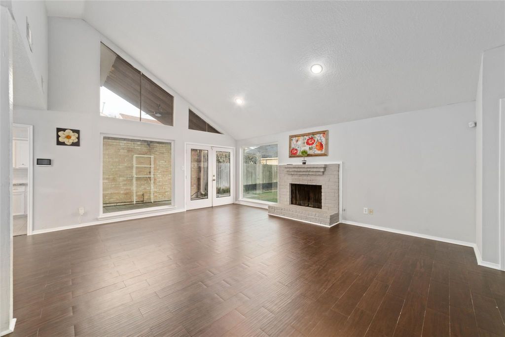 7107 Plaza Del Sol Drive, Houston, TX 77083