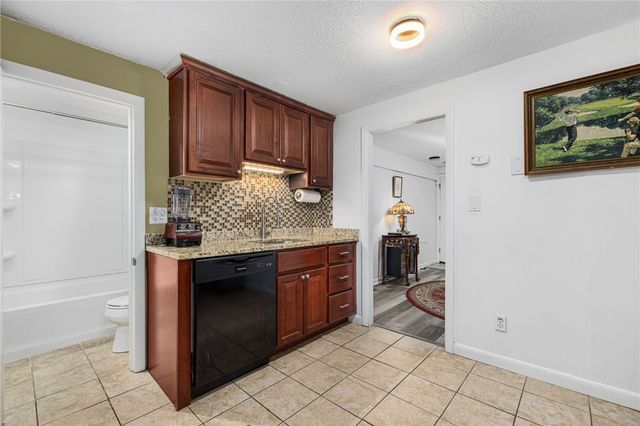 4080 Post Road 1, Warwick, RI 02886