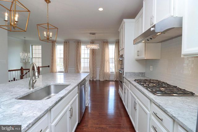 24972 GLASGOW HEIGHTS TER, Chantilly, VA 20152