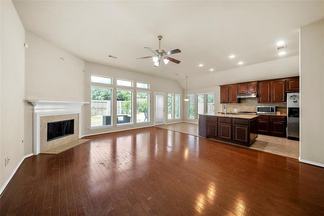 2801 Enchanted Lake Drive, Pearland, TX 77584