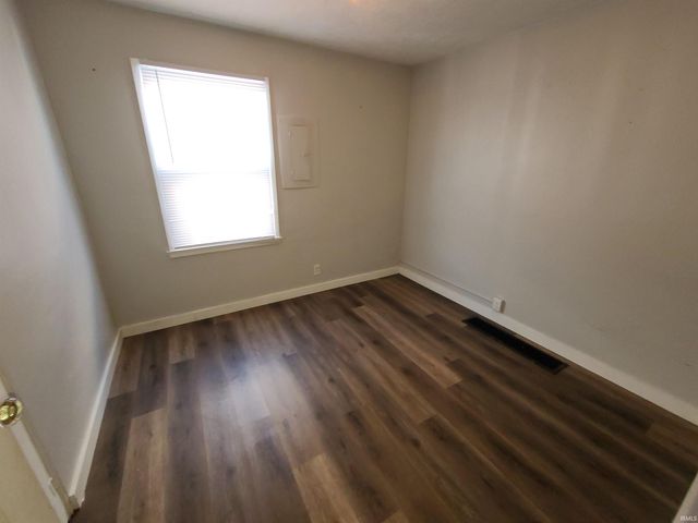 1645 N Adams Street, South Bend, IN 46628