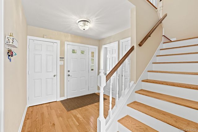 1004 Kensington Way, Mount Kisco, NY 10549