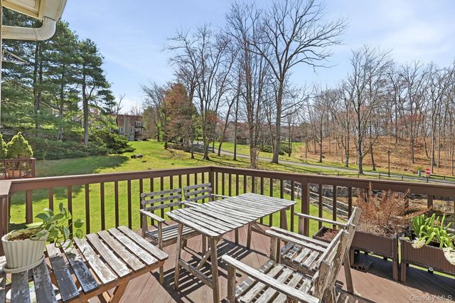 1004 Kensington Way, Mount Kisco, NY 10549
