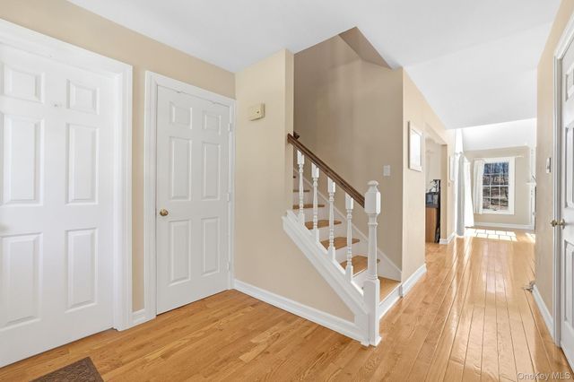 1004 Kensington Way, Mount Kisco, NY 10549