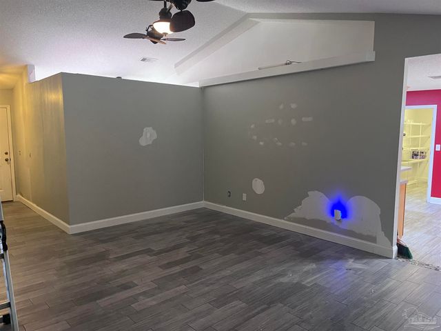 3041 N 17th Ave, Milton, FL 32583