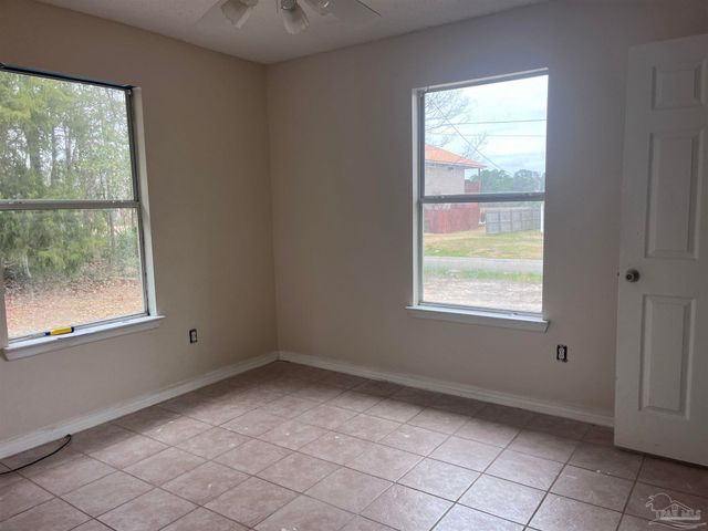 3041 N 17th Ave, Milton, FL 32583